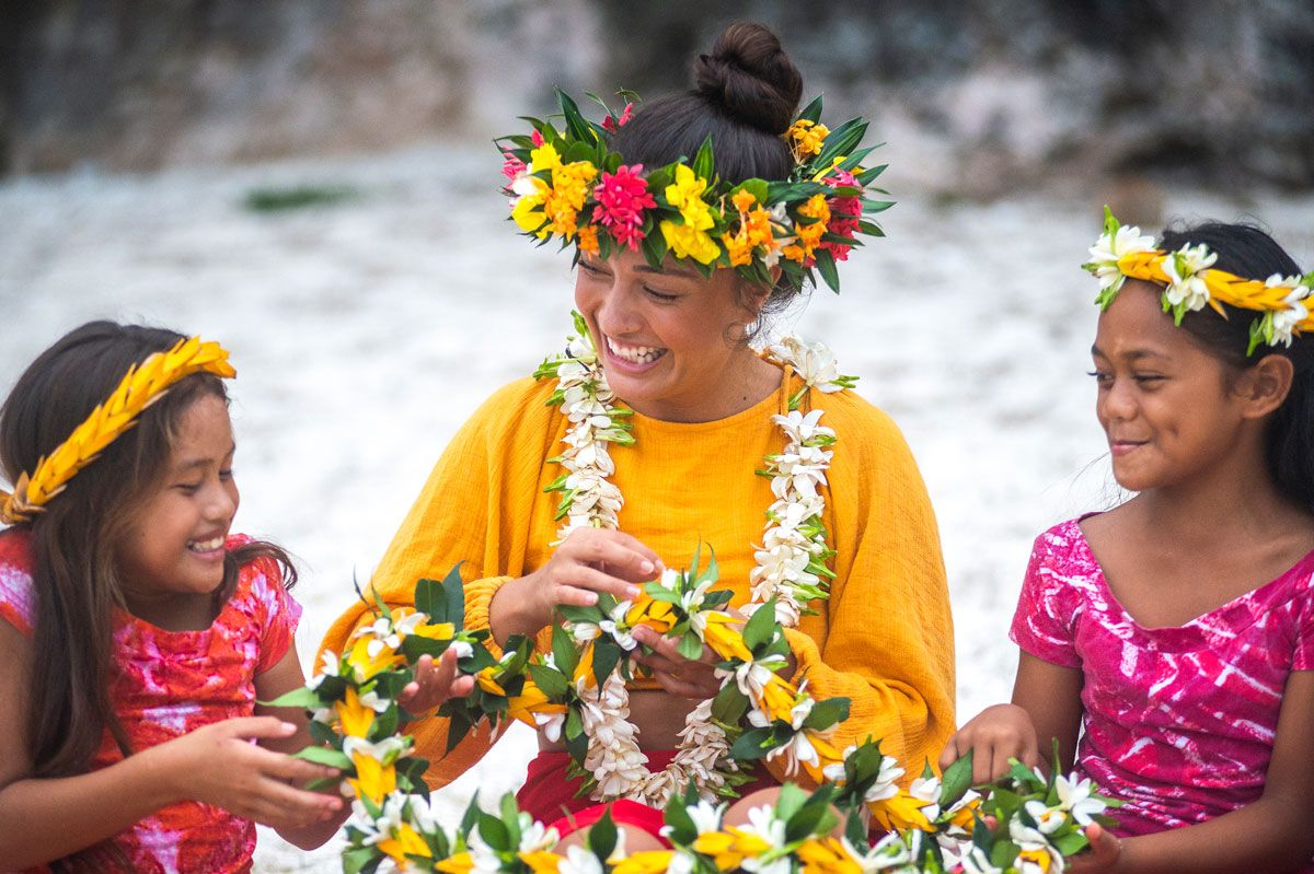 What is the Rarotonga & Cook Islands Language?