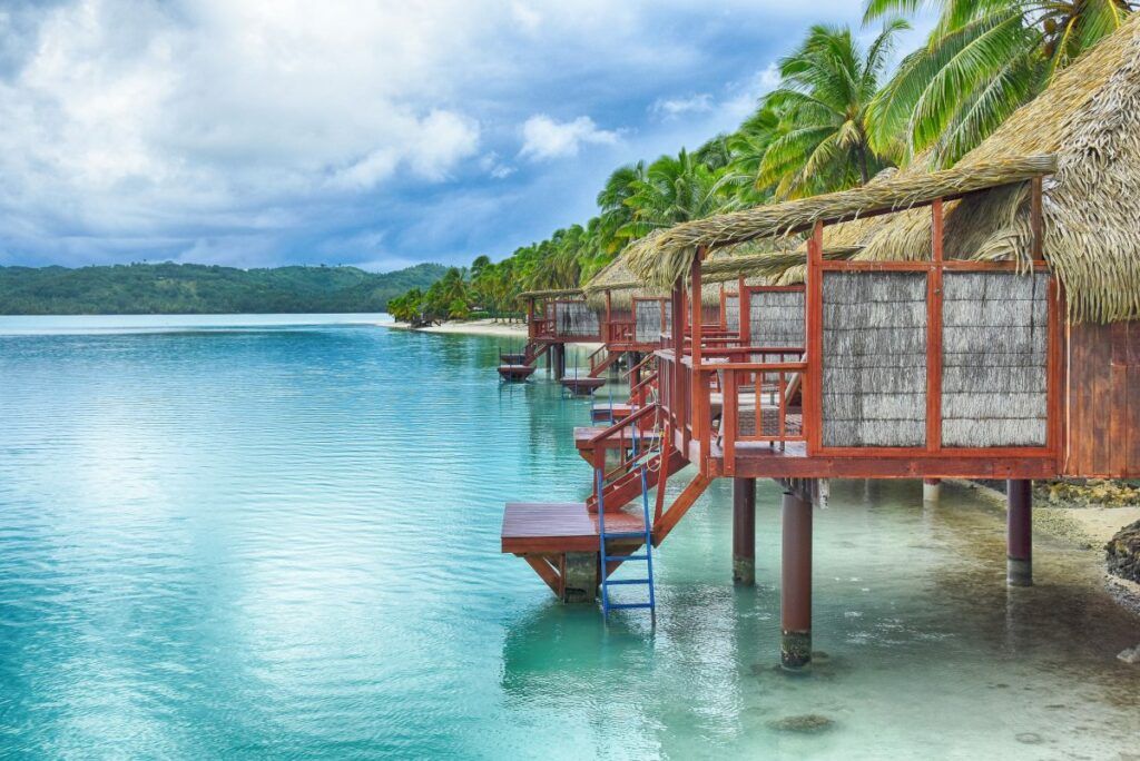 5 Best Luxury Accommodations on Aitutaki 👑 [2023]