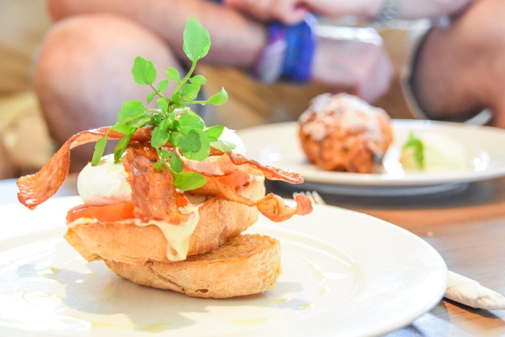 The Best Places to Eat on Aitutaki: 10 Best Restaurants on Aitutaki [2023]