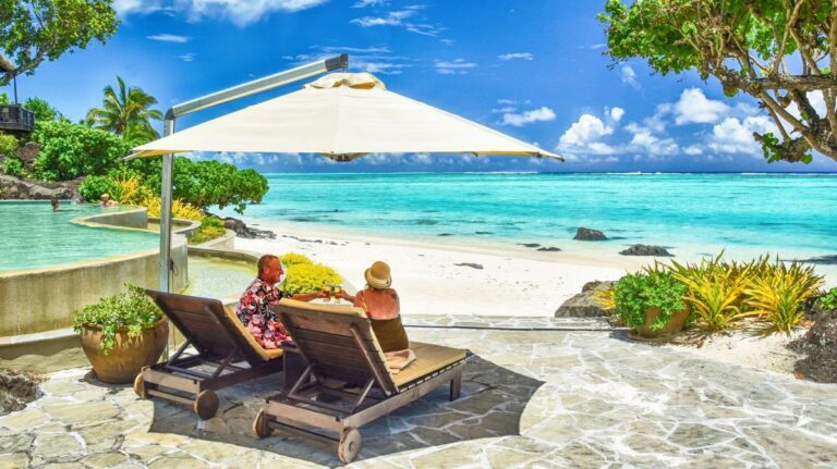 10 Most Romantic Wedding & Honeymoon Resorts on Aitutaki [2025]