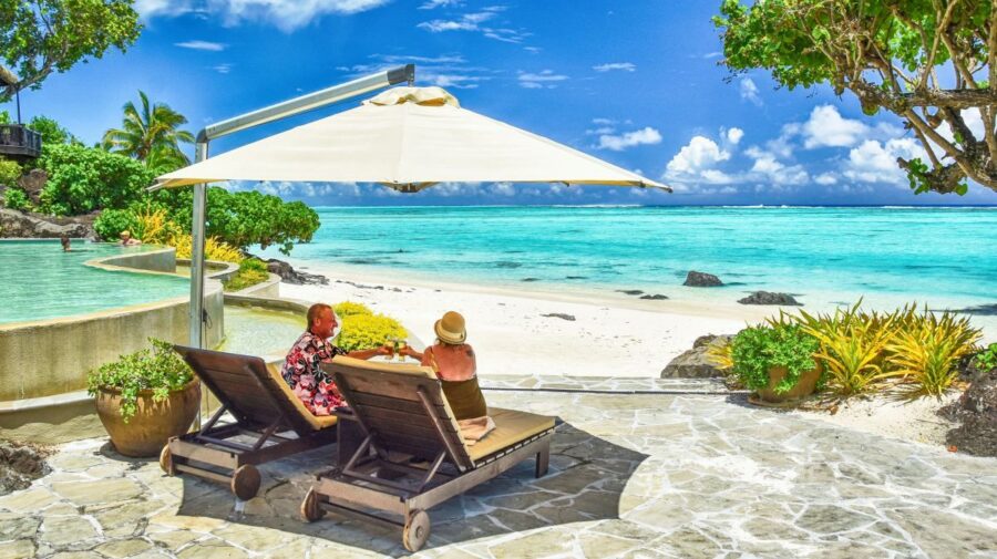 10 Most Romantic Wedding & Honeymoon Resorts on Aitutaki [2025]