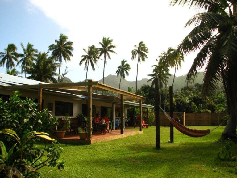 10 Best Budget Accommodations on Rarotonga 🐚 [2023]