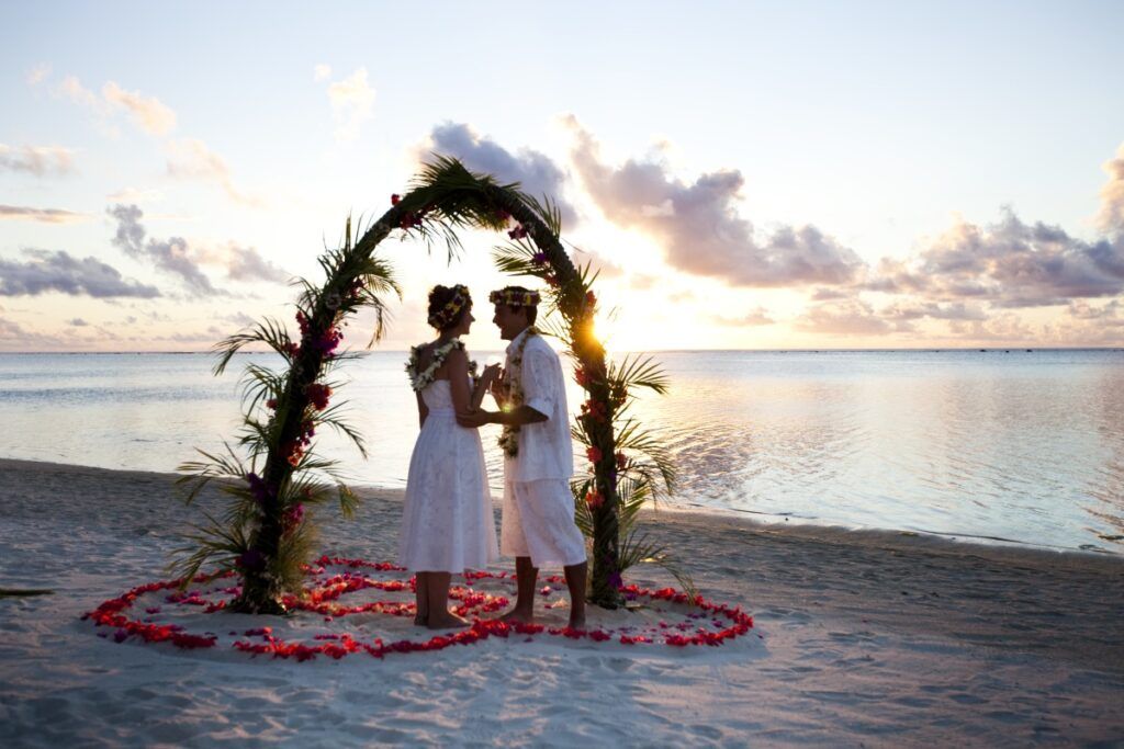 10 Best Wedding Packages in the Cook Islands 🥂 [2023]