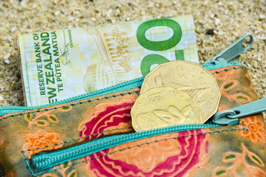 What is the Currency of the Cook Islands? ????